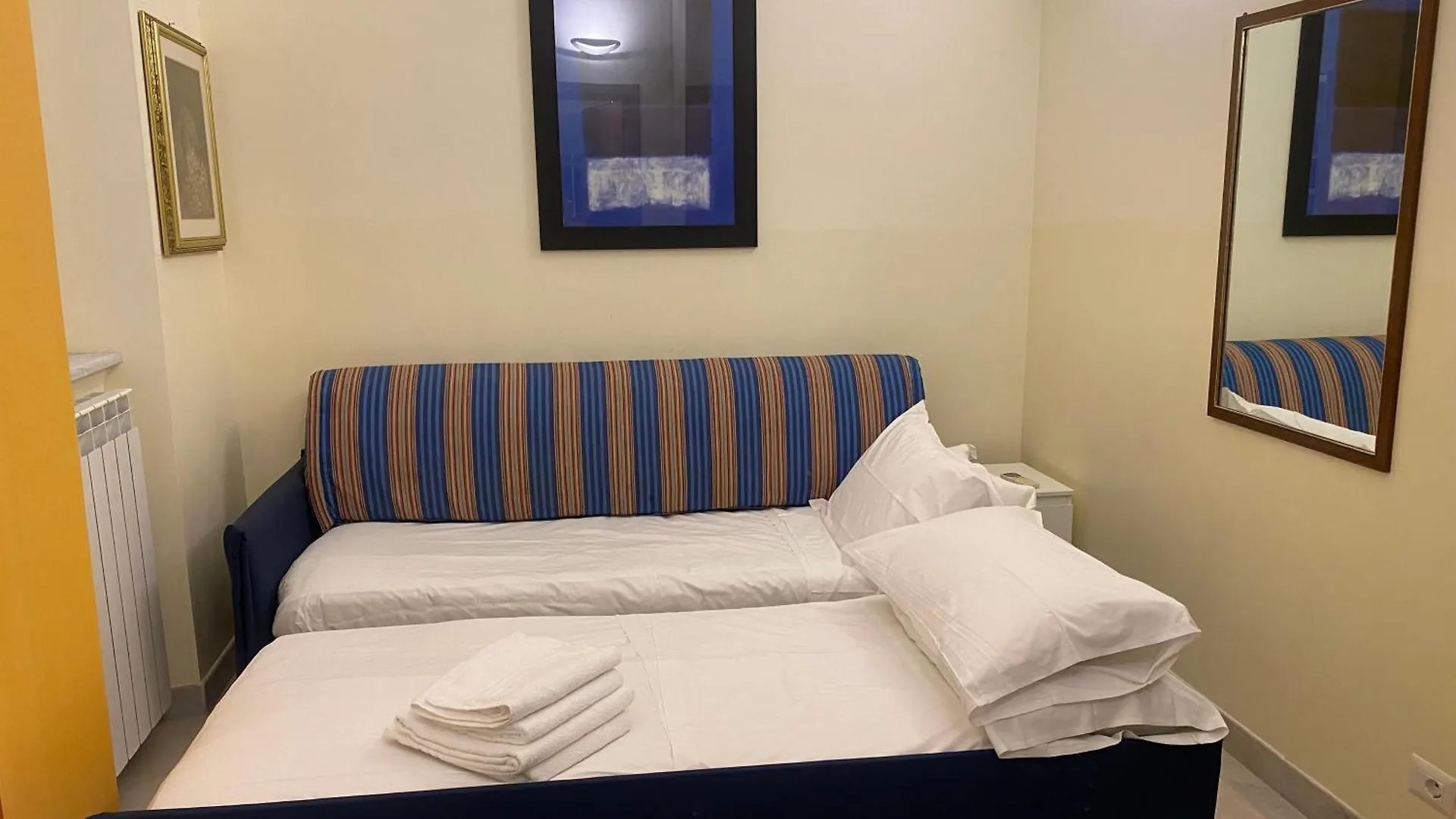 Independent Rooms Apartment - St Termini By Ghor location